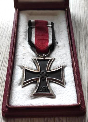 WW2 German Nazi Wehrmacht Waffen SS Iron Cross medal 2nd class in original denazified case