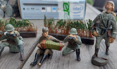 WW2 germany Nazi World war 1930s toys lot of 6 figurines + 2 accessories