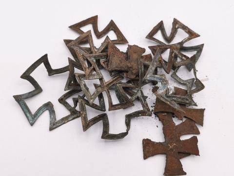 WW2 German Nazi lot of IRON CROSS medal ground dug found in KURLAND battlefield relic