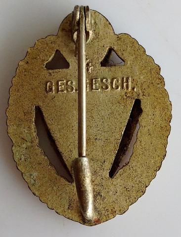 WW2 GERMAN NAZI 25 YEARS COMMEMORATIVE VETERAN EMANEL PIN WITH IRON CROSS & SWASTIKA MAKER GES.GESCH