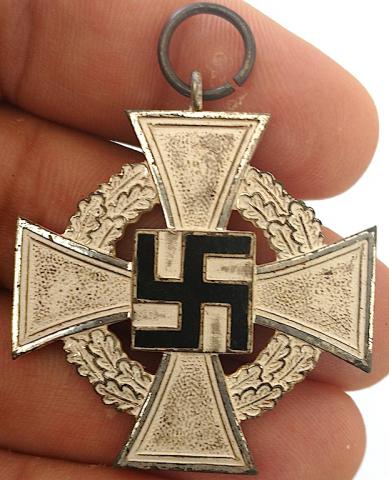 WW2 GERMAN NAZI 25 YEARS OF FAITHFUL SERVICES IN THE ARMY - HEER AWARD MEDAL IN SILVER NO RIBBON