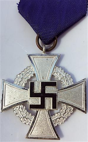 WW2 GERMAN NAZI 25 YEARS OF FAITHFUL SERVICES IN THE ARMY SILVER GRADE MEDAL AWARD WH