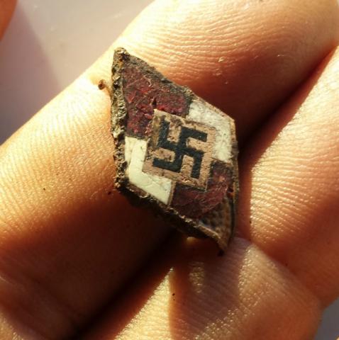 WW2 GERMAN NAZI ADOLF HITLER YOUTH HJ HITLERJUGEND RELIC FOUND EMANEL PIN