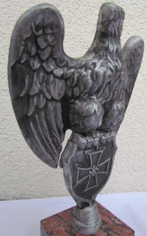 WW2 GERMAN NAZI AMAZING NUREMBERG TYPE THIRD REICH DESKTOP EAGLE STATUE MADE BY RZM WITH MARBLE DOCK AND IRON CROSS MEDAL AWARD