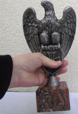 WW2 GERMAN NAZI AMAZING NUREMBERG TYPE THIRD REICH DESKTOP EAGLE STATUE MADE BY RZM WITH MARBLE DOCK AND IRON CROSS MEDAL AWARD