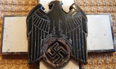 WW2 GERMAN NAZI EXTREMELY RARE SOCIAL WELFARE ORGANIZATION MERIT CROSS RELIC FOUND MEDAL AWARD 2nd. Class in gilded bronze and enamels