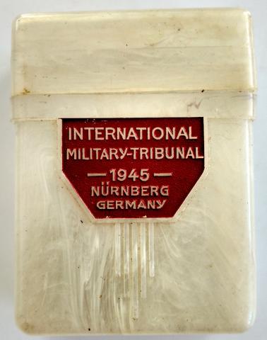 WW2 GERMAN NAZI FAMOUS NUREMBERG TRIAL GERMAN JUGEMENT (WAFFEN SS, DOCTORS, CONCENTRATION CAMP GUARDS, OFFICERS AND GENERALS) CIGARETTE CASE 1945