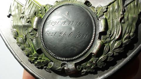 WW2 GERMAN NAZI GORGET WITH ENGRAVED OF DATE OF BIRTH AND DEATH OF THE SOLDIER
