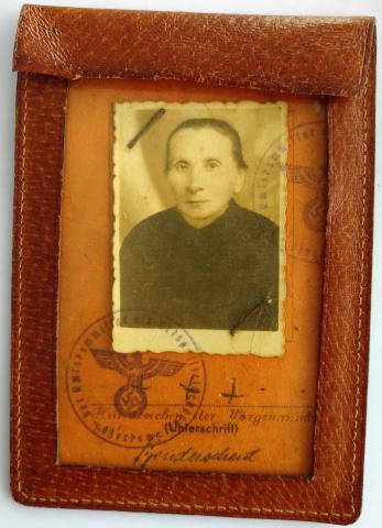WW2 GERMAN NAZI HOLOCAUST CONCENTRATION CAMP AUSCHWITZ BIRKENAU INMATE SURVIVOR CASED MEDAL + PHOTO ID STAMPED WITH NAZI EAGLE WOW