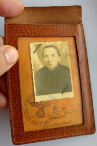 WW2 GERMAN NAZI HOLOCAUST CONCENTRATION CAMP AUSCHWITZ BIRKENAU INMATE SURVIVOR CASED MEDAL + PHOTO ID STAMPED WITH NAZI EAGLE WOW