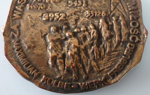  WW2 GERMAN NAZI HOLOCAUST CONCENTRATION CAMP AUSCHWITZ BIRKENAU LARGE MEDAILLON COMMEMORATIVE AWARD FOR SURVIVORS IN CASE WITH PAPERS