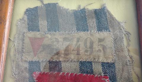 WW2 GERMAN NAZI HOLOCAUST JEWISH JEW CONCENTRATION CAMP AUSCHWITZ BIRKENAU SURVIVOR INMATE'S PATCHES & JACKET PIECE IN FRAME - UNIQUE !