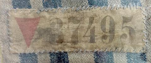 WW2 GERMAN NAZI HOLOCAUST JEWISH JEW CONCENTRATION CAMP AUSCHWITZ BIRKENAU SURVIVOR INMATE'S PATCHES & JACKET PIECE IN FRAME - UNIQUE !
