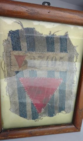 WW2 GERMAN NAZI HOLOCAUST JEWISH JEW CONCENTRATION CAMP AUSCHWITZ BIRKENAU SURVIVOR INMATE'S PATCHES & JACKET PIECE IN FRAME - UNIQUE !