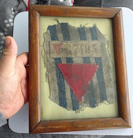 WW2 GERMAN NAZI HOLOCAUST JEWISH JEW CONCENTRATION CAMP AUSCHWITZ BIRKENAU SURVIVOR INMATE'S PATCHES & JACKET PIECE IN FRAME - UNIQUE !