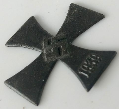WW2 GERMAN NAZI IRON CROSS SECOND CLASS MEDAL AWARD MIDDLE PART ONLY WITH SWASTIKA 1939