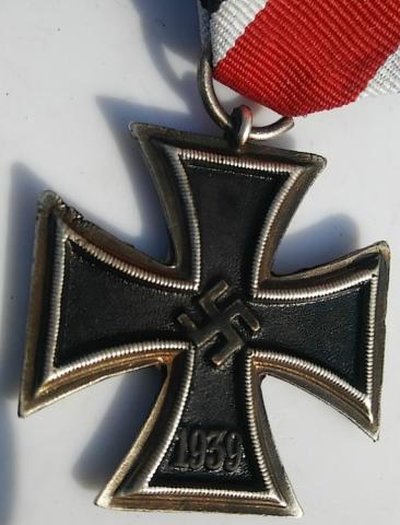 WW2 GERMAN NAZI IRON CROSS SECOND CLASS MEDAL WAR WORN USED