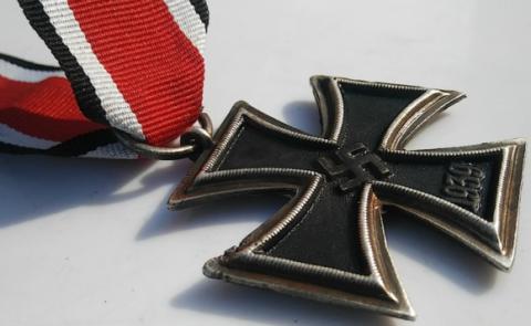 WW2 GERMAN NAZI IRON CROSS SECOND CLASS MEDAL WAR WORN USED