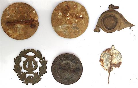 WW2 GERMAN NAZI LOT OF 5 TINIES RELIC FOUND INCLUDING 2 WORKERS PIN WITH SWASTIKA