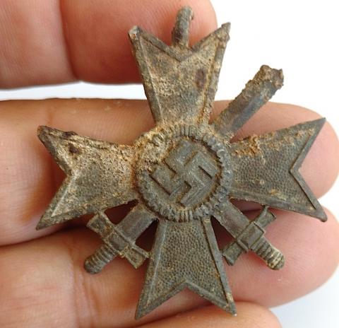 WW2 GERMAN NAZI MERIT OF WAR 2ND CLASS MEDAL AWARD WITH SWORDS RELIC FOUND
