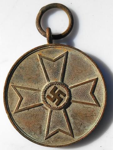 WW2 GERMAN NAZI MERIT OF WAR MEDAL AWARD OF THE THIRDT REICH RELIC FOUND NO RIBBON