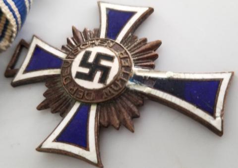 WW2 GERMAN NAZI MOTHER CROSS IN BRONZE MEDAL AWARD WITH SWASTIKA