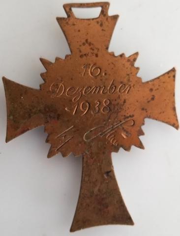 WW2 GERMAN NAZI MOTHER CROSS IN BRONZE MEDAL AWARD WITH SWASTIKA