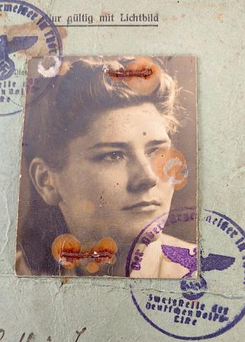 WW2 GERMAN NAZI NICE AUSWEIS PASS ID OF A BEAUTIFUL WOMAN WHO WAS TELEPHONIST WITH PHOTO AND STAMPS