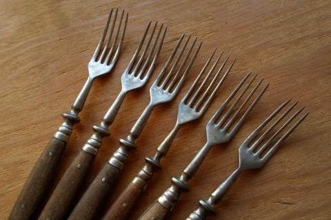 WW2 GERMAN NAZI NICE COMPLETE SET OF 6 WAFFEN SS FORKS WITH SS RUNES SILVERWARE KANTINE FOUND