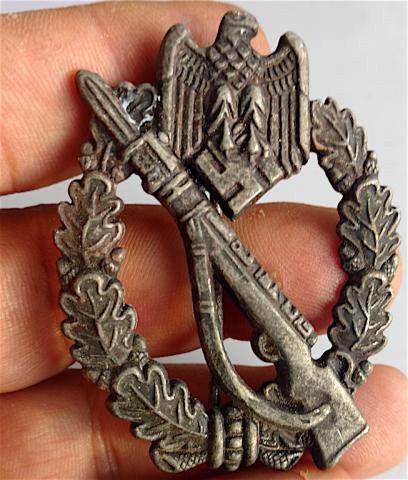 WW2 GERMAN NAZI NICE INFANTRY ASSAULT BADGE BY DH IN BRONZE