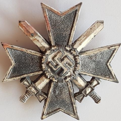 WW2 GERMAN NAZI NICE RELIC FOUND 1ST CLASS WAR MERIT WITH SWORDS MEDAL BADGE AWARD MADE BY 1 (Deschler & Sohn of München)