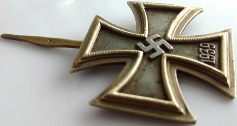 WW2 GERMAN NAZI NICE WAFFEN SS OR WEHRMACHT IRON CROSS FIRST CLASS AWARD MEDAL WITH CASE, AMAZING PATINA - MARKED