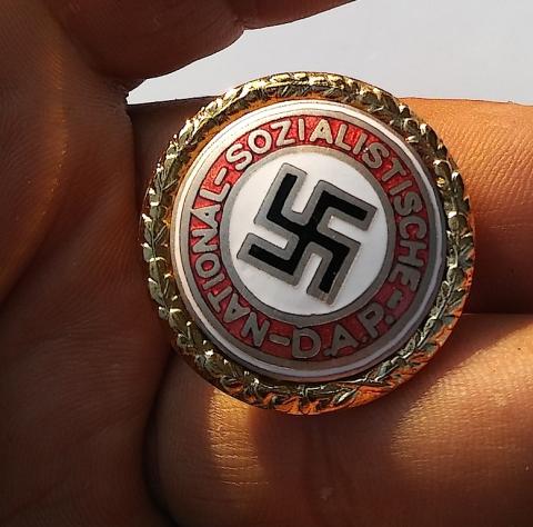 WW2 GERMAN NAZI NSDAP LEADER MEMBERSHIP GOLD BADGE NUMBERED **REPLIKA**