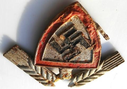 WW2 GERMAN NAZI RAD SHOVEL INSIGNIA FOR ROBIN HOOD CAP PIN
