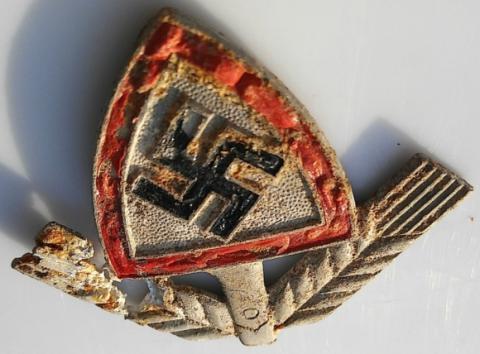 WW2 GERMAN NAZI RAD SHOVEL INSIGNIA FOR ROBIN HOOD CAP PIN