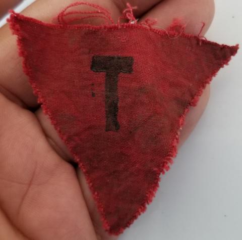 WW2 GERMAN NAZI RARE CONCENTRATION CAMP INMATE JACKET - UNIFORM PATCH POLITICAL RED TRIANGLE FOR A CZECH PRISONER (TSCHECHE) HOLOCAUST DACHAU