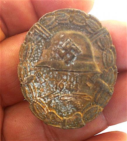 WW2 GERMAN NAZI RARE GOLD VERSION OF THE WOUND BADGE AWARD FOR 3 INJURY. RELIC FOUND IN KURLAND FAMOUS BATTLEFIELD