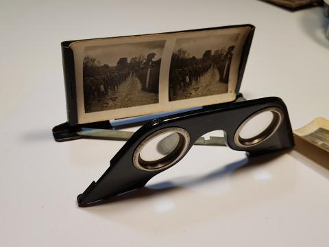 IF YOU HAVE ONE OF THE STEREO VIEW ( STEREOSCOPY )GERMAN BOOK BUT YOU DONT HAVE THE GOOGLES THIS IS YOUR LIFETIME OPPORTUNITY TO COMPLETE YOUR SET !!