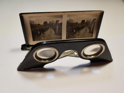IF YOU HAVE ONE OF THE STEREO VIEW ( STEREOSCOPY )GERMAN BOOK BUT YOU DONT HAVE THE GOOGLES THIS IS YOUR LIFETIME OPPORTUNITY TO COMPLETE YOUR SET !!