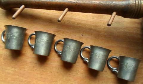 WW2 GERMAN NAZI RARE WAFFEN SS SET OF 5 SILVERWARE CUP WITH SS RUNES (ONE MISSING) ON WOODEN STAND