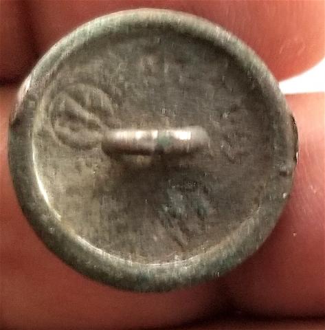 WW2 GERMAN NAZI RARE WAFFEN SS TOTENKOPF RELIC FOUND OVERSEAS CAP BUTTON WITH SKULL BY RZM MARKED