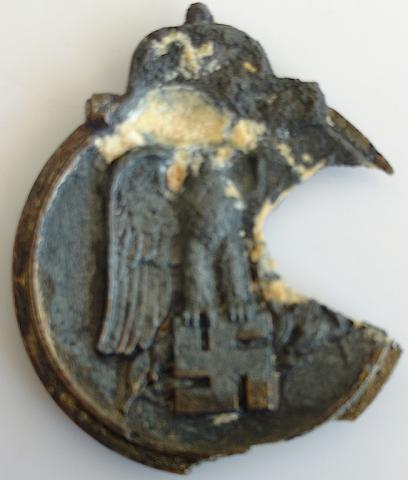 WW2 GERMAN NAZI RELIC FOUND EAST FRONT MEDAL AWARD BATTLE AGAINS'T RUSSIA - SOVIETS "Ostmedaille" WITH BULLET HOLE