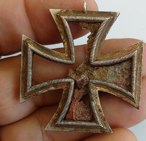 WW2 GERMAN NAZI RELIC FOUND IN KURLAND IRON CROSS 2ND CLASS MEDAL  AWARD