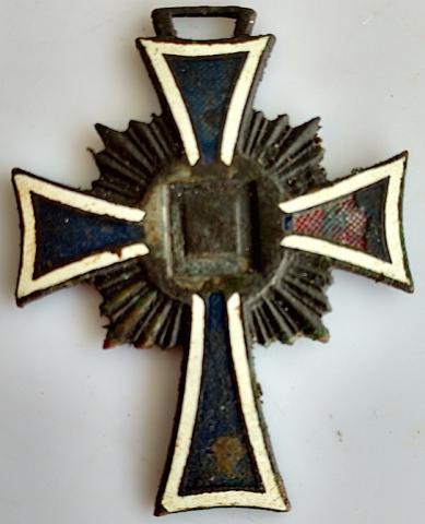 WW2 GERMAN NAZI RELIC FOUND MOTHER CROSS MEDAL AWARD