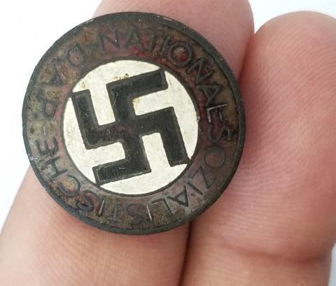 WW2 GERMAN NAZI RELIC FOUND NSDAP MEMBERSHIP PIN BADGE RED EMANEL ADOLF HITLER MEMBER PARTY MAKER RZM