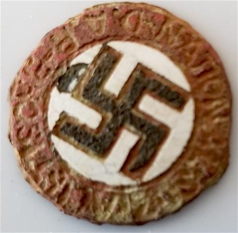 WW2 GERMAN NAZI RELIC FOUND NSDAP MEMBERSHIP PIN BADGE RED EMANEL ADOLF HITLER MEMBER PARTY