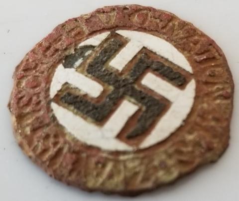 WW2 GERMAN NAZI RELIC FOUND NSDAP MEMBERSHIP PIN BADGE RED EMANEL ADOLF HITLER MEMBER PARTY