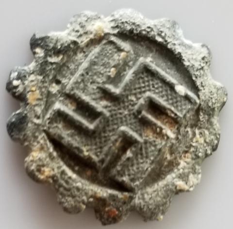 WW2 GERMAN NAZI RELIC FOUND RAD SWASTIKA PIN NO HOLDER