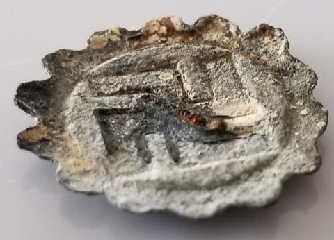 WW2 GERMAN NAZI RELIC FOUND RAD SWASTIKA PIN NO HOLDER