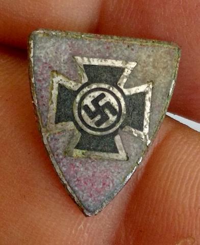 WW2 GERMAN NAZI RELIC FOUND TINY PIN MADE BY GES GESCH WITH SWASTIKA